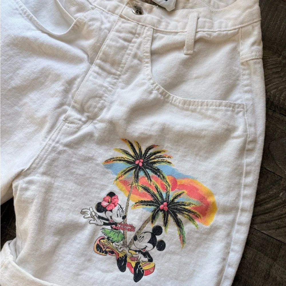 Rare vintage Disney White High-Waisted Shorts with Character and Palm Design - Picture 5 of 10